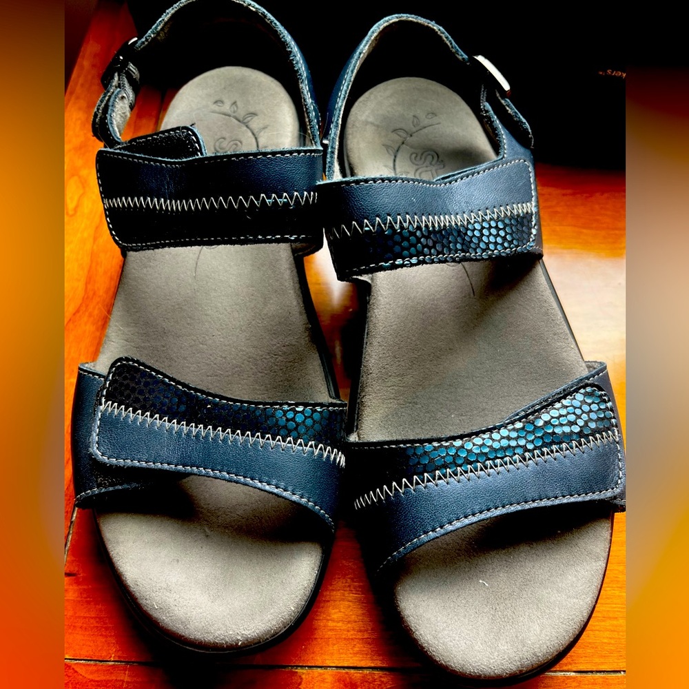 SAS sandals navy Velcro sandals size 7M